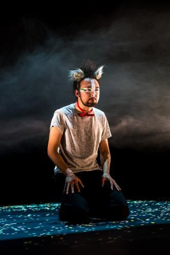 该剧剧本由学者,剧作家黄纪苏翻译,他的语言饱含着智慧,幽默,犀利而不